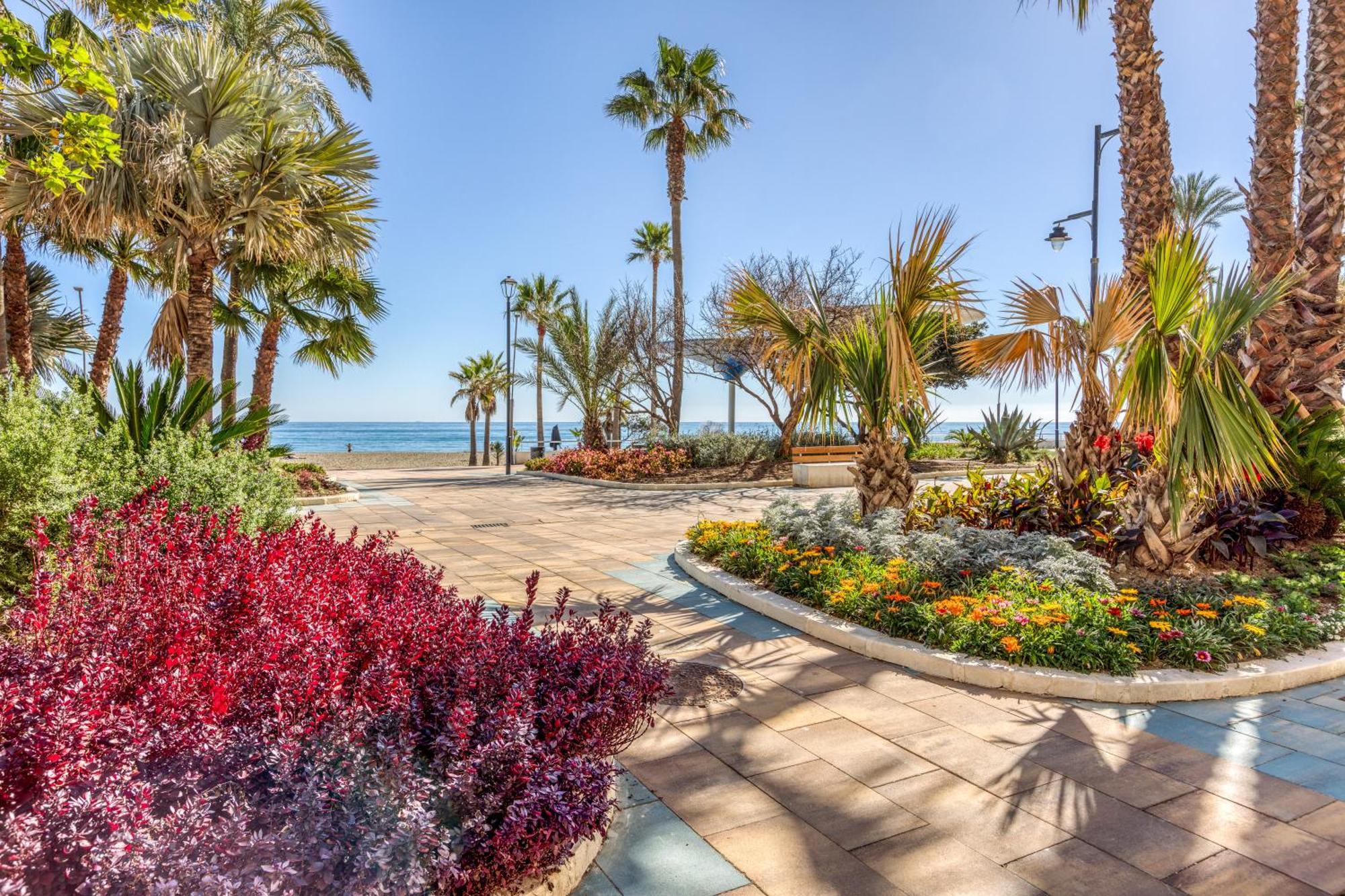 Hanami Plaza Abc Estepona Bagian luar foto